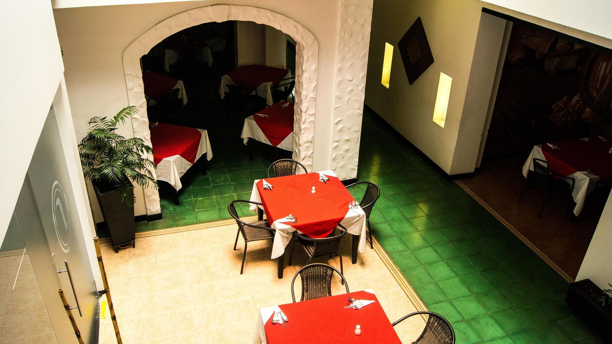 Aw Hotel Puerta De San Antonio Cali Esterno foto